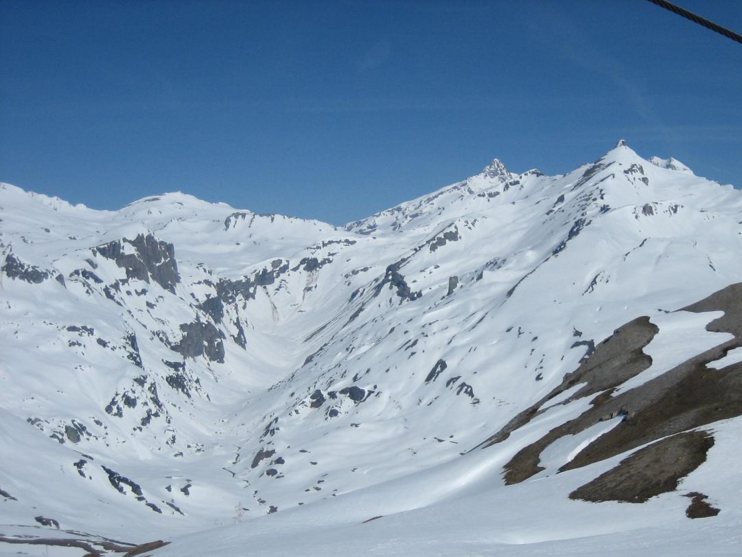 Dalla nuova seggiovia Belvedere il panorma spazia nel vallone Belle Combe