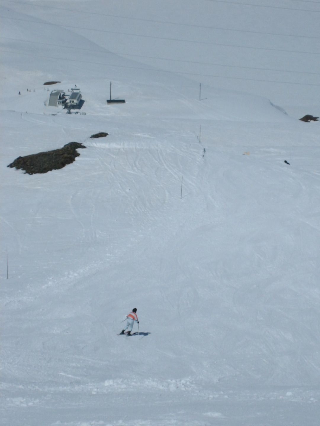 La pista 23 arriva a picco al Colle del Piccolo San Bernardo, con tre muri spettacolo!!!! Laura sta facendo il primo