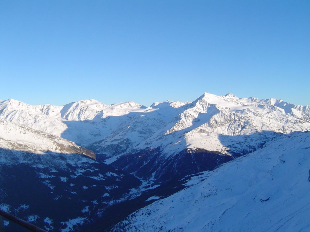 Panorama invernale della Valfurva da Bormio 3000