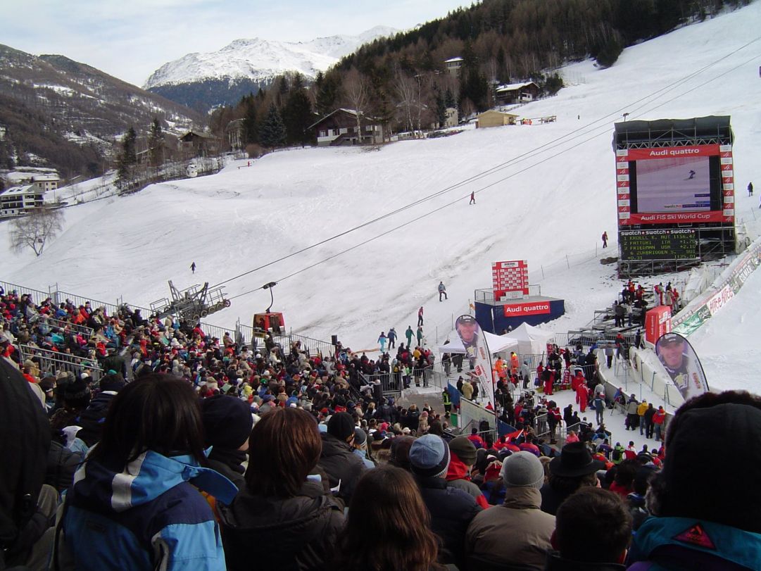 Le tribune ed il parterre durante i mondiali di sci alpino Bormio 2005