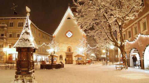 Piazzetta di Ortisei con la Neve