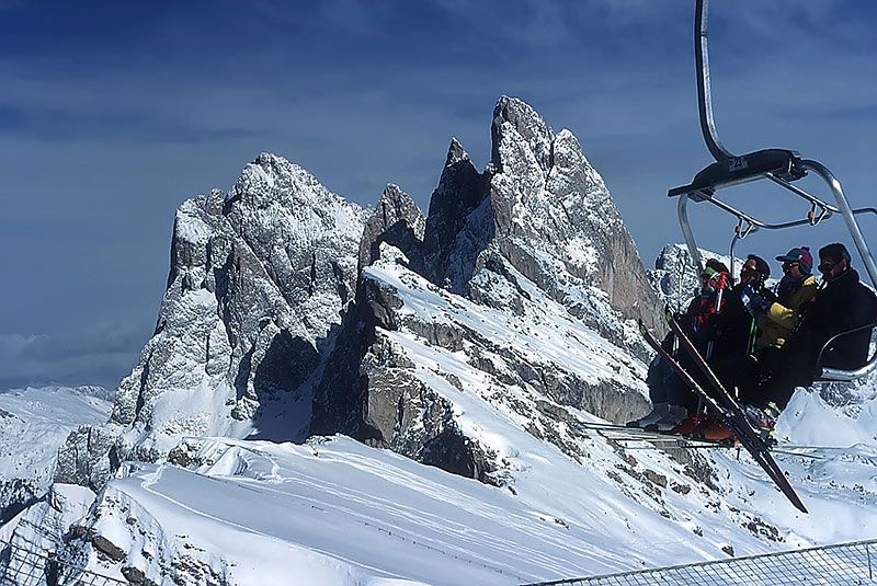 Seggiovia ad agg. aut. 4 pers.
STAZIONE A VALLE	2.040 m s.l.d.m.
STAZIONE A MONTE	2.511 m s.l.d.m.
credit:seceda.it