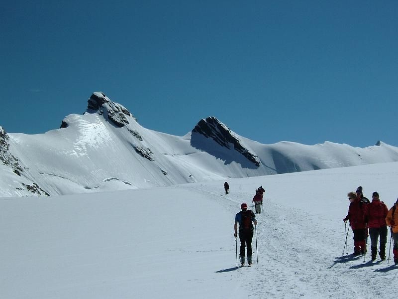 sullo sfondo: il Breithorn Orientale e la roccia nera