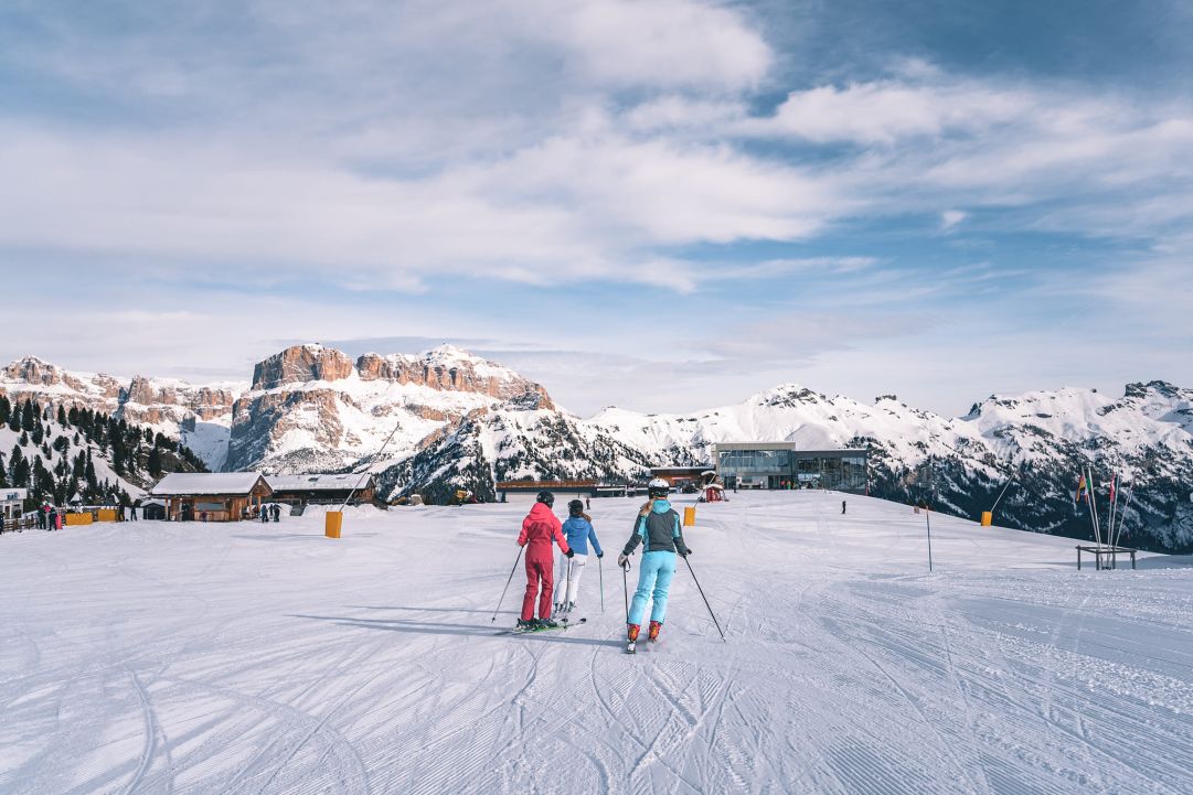 Val di Fassa, snowboarder imbratta telecabina del Ciampac. Dovrà pagare 3100 euro