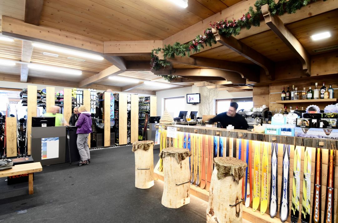 Noleggio Sci a Livigno David’s Rental Ski & Bike servizio professionale sci, snowboard e accessori