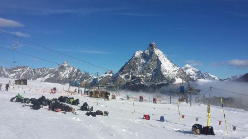 Cervinia attende l’apertura dei confini della Svizzera per lo sci estivo