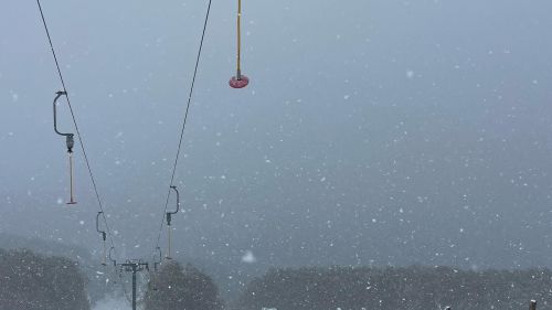 Nevica sui Monti Sibillini, Bolognola ski apre le piste 
