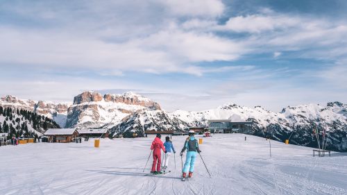 Val di Fassa, snowboarder imbratta telecabina del Ciampac. Dovrà pagare 3100 euro