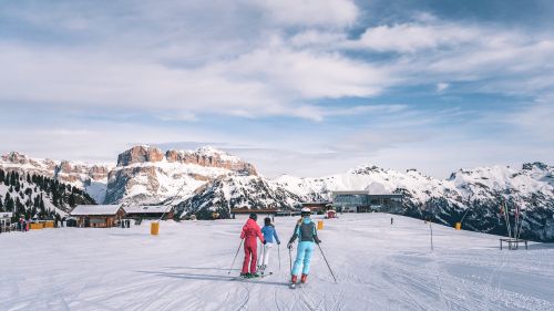 Val di Fassa, snowboarder imbratta telecabina del Ciampac. Dovrà pagare 3.100 euro