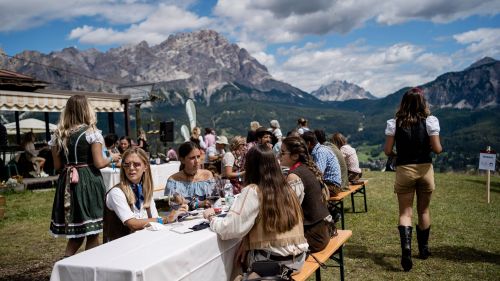 Summer Party di Cortina, un giovane positivo al coronavirus. Oltre 280 persone al drive in per il tampone