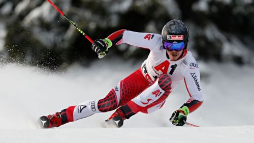 Slalomisti azzurri nella snowhall di Amneville assieme ai colleghi francesi guidati da Muffat-Jeandet