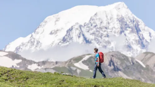 La Thuile, il fascino della montagna tra due stagioni: sport, natura e benessere