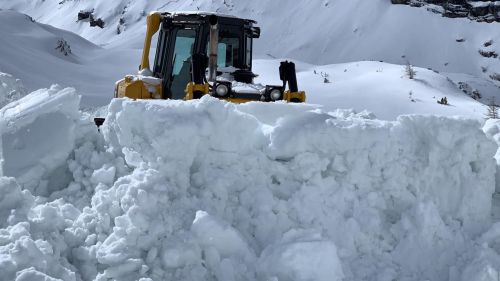 Passo dello Stelvio, posticipata l'apertura degli impianti per rischio valanghe