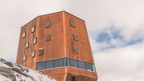 Valle Aurina, si inaugura il nuovo rifugio al Sasso Nero