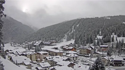 Prime magie bianche nella notte. Dalle Alpi agli Appennini, i fiocchi inaugurano la stagione