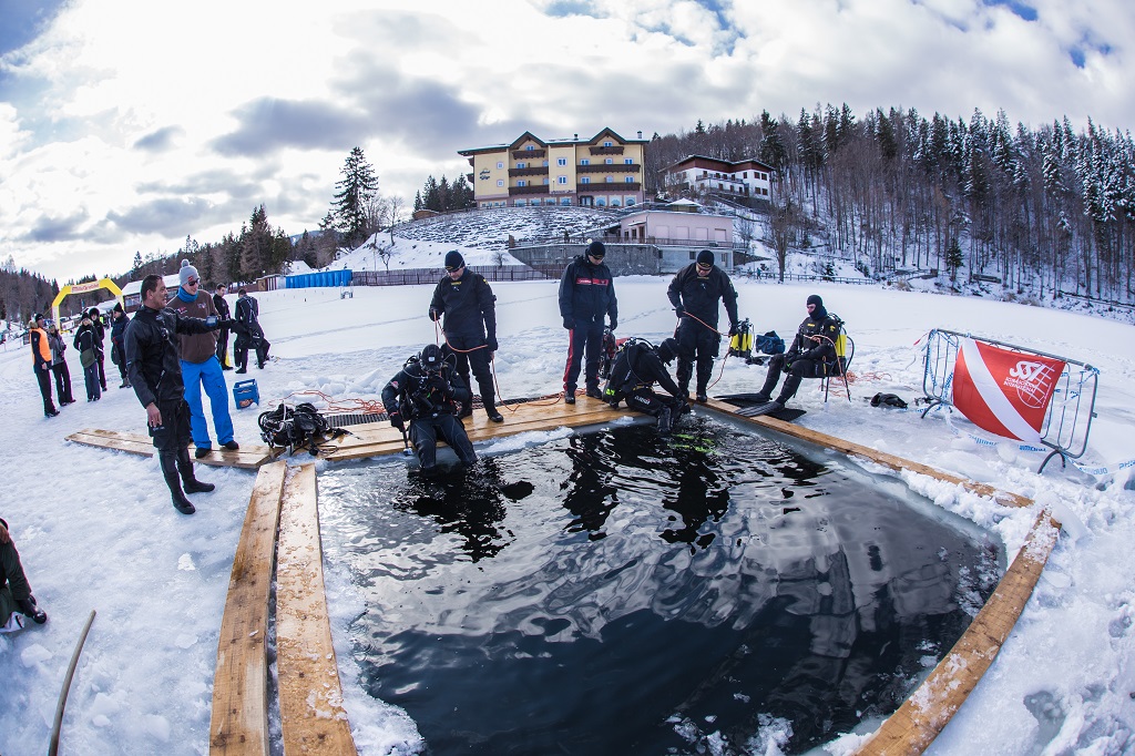 Alpe Cimbra, torna lo stage “Under Ice”: immersioni sul Lago ghiacciato di Lavarone