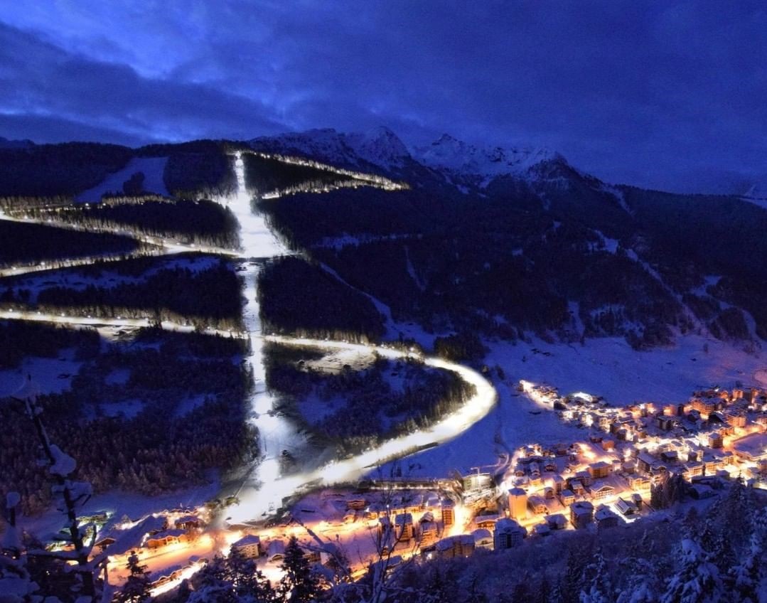 Aprica inaugura la stagione con la pista illuminata più lunga d'Europa