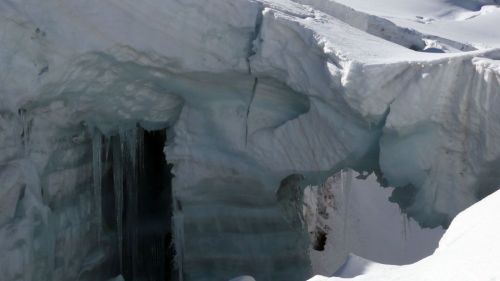 crepacci nel ghiacciaio del Plateau