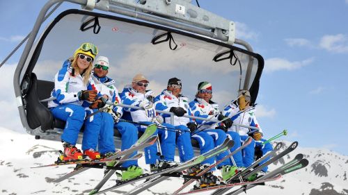 istruttori a Livigno in seggiovia