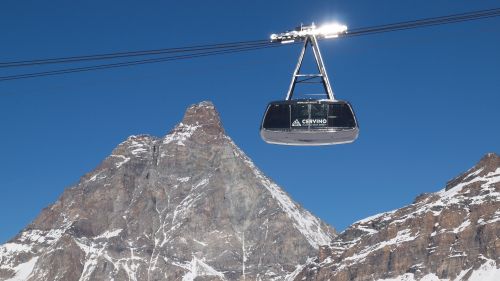 Sci estivo. Cervinia vorrebbe anticipare l’apertura degli impianti, ma la Svizzera ancora non apre i confini