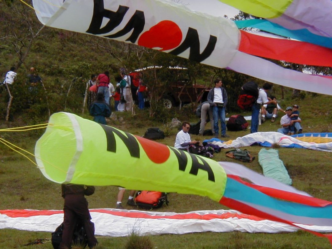 Partendo dal Col Rodella dopo tre ore di volo atterrai sul ghiacciaio di Punta Penia sopra la Regina delle dolomiti ...   sua maestà  la  M a r m o l a d a .