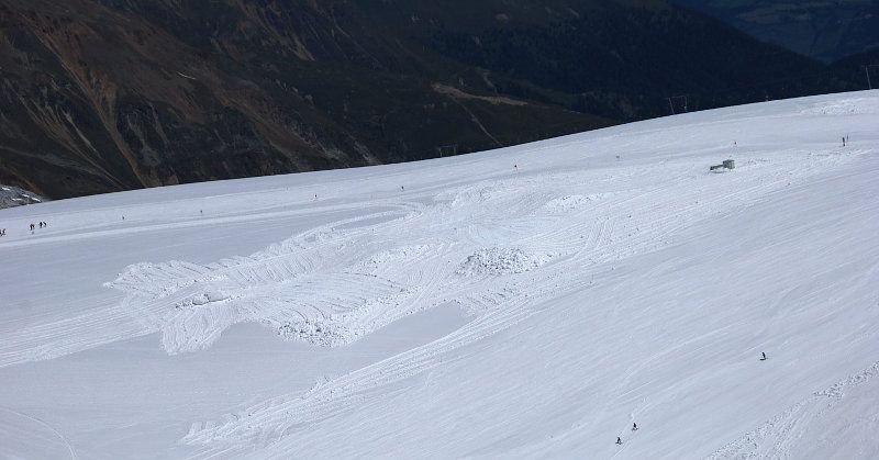 Al Passo dello Stelvio, il fine settimana 22/24 luglio, Steak&Ride di Snowmotion è l'occasione giusta per rimettere la tavola ai piedi quando in città ci sono più di 30 gradi