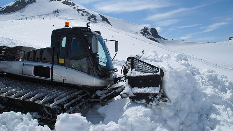 Lo snowpark sarà tirato a lucido per 2 giorni di snowboard in maniche corte,lontani dal caldo delle città e dalle spiagge piene di gente