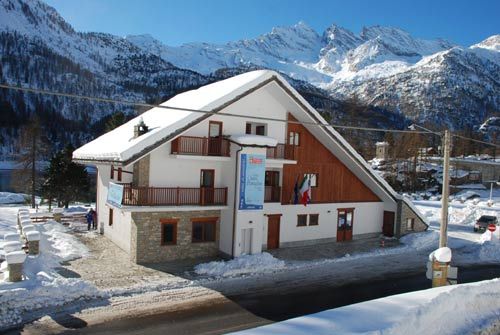 Casa GranParadiso riapertura dal 5 dicembre 2012
orario Ufficio turistico, dal 5 all'8 dicembre, dal 24 dicembre al 6 gennaio 
e nei week end di gennaio e febbraio, dalle 9,30 alle 12 e dalle 15 alle 18 
tel.  0124-953186      
info: www.casa-granparadiso.it