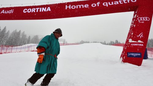 A Cortina continua a nevicare: discesa cancellata anche oggi!