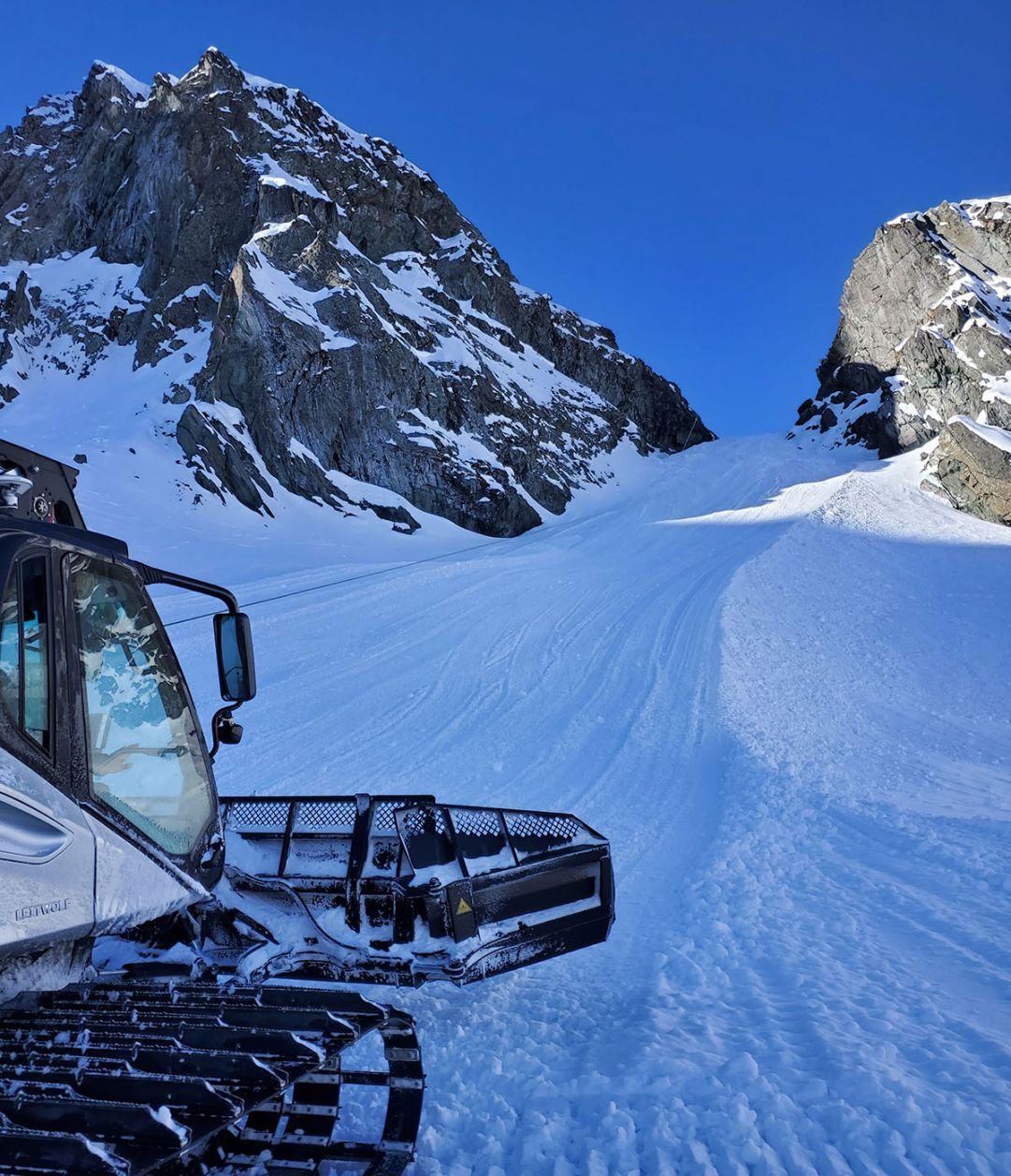 Colle sarezza con la neve