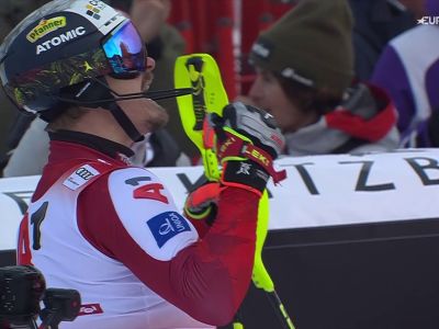 Video Manuel Feller trionfa in slalom davanti al suo pubblico, il video della seconda manche
