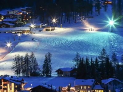 Video Gran risa di La villa. Grave un giovane che sciava a pista chiusa schiantatosi contro un gatto delle nevi