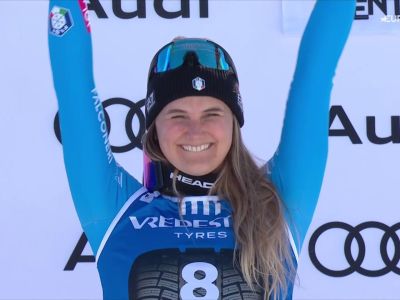 Video Laura Pirovano si gode la prima vittoria in Coppa del Mondo. Rivivi la premiazione dellazzurra e linno italiano