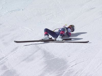 Video Caduta terribile in discesa per Lindsey Vonn: impatto brutale poco dopo la partenza, gara interrotta, paura tra i presenti
