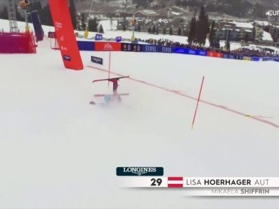 Video Lisa Hoerhager, che volo! Laustriaca inforca a poche porte dallarrivo e rimane a terra. Rivivi la sua caduta nello slalom di 
