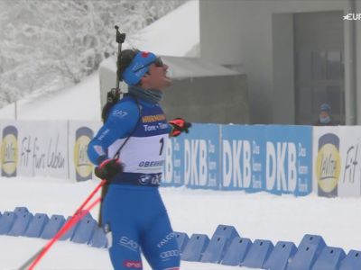Video Trionfo epico e inchino: Tommaso Giacomel incanta Oberhof facendo la storia. Rivivi il suo arrivo al termine di un inseguimento