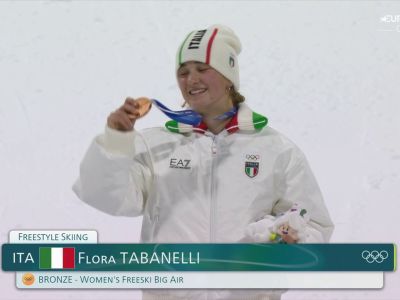 Video Flora Tabanelli, medaglia di bronzo storica nel big air: rivivi la gioia del podio a Livigno