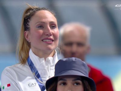 Video Francesca Lollobrigida campionessa olimpica nei 3000 metri a Milano Cortina: il video del podio e linno di Mameli