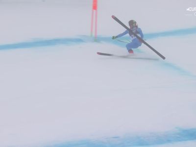 Video Che rischio per Sofia Goggia a Cortina: si sbilancia due volte, ma sta in piedi