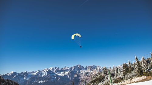 Dolomiti paganella parapendio inverno