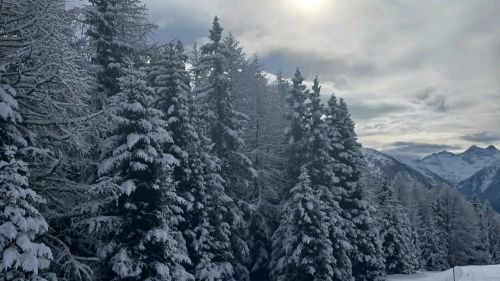 Valle d'Aosta: nevicate abbondanti in tutta la regione, dalle piste da sci ai fondovalle