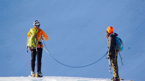 Alpinismo sulla neve   guida e cliente