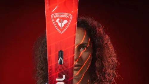 Rossignol Hero 2026/27: la nuova collezione racing celebra l'amore per l'agonismo