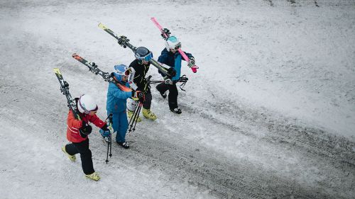 Fischer presenta il top di gamma, la linea RC4 di Sci e Scarponi dedicata agli sciatori Junior