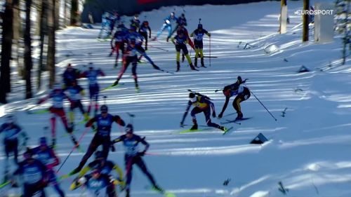 Lou jeanmonnot, caduta nel 1° giro! contatto con vanessa voigt, le due perdono terreno: rivivi il momento durante la mass start