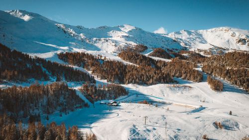 Pila, si scia fino al 7 aprile: sconti skipass e festa di fine stagione