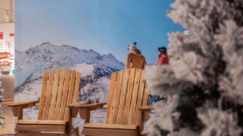 Courmayeur a CityLife Shopping District: le cime innevate del Monte Bianco invadono Milano