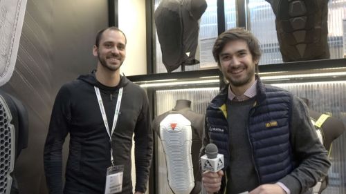 Dainese punta sull'abbigliamento e consolida il suo primato nel settore delle protezioni.