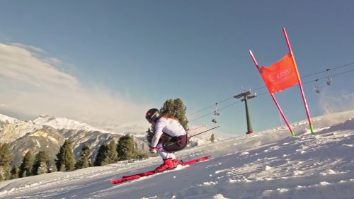 Sofia Goggia scia sulla neve fresca del Cermis