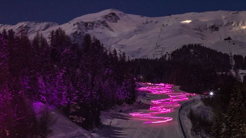 I Light Pila il prossimo 9 marzo illuminerà le piste con centinaia di fiaccole rosa all'insegna della solidarietà